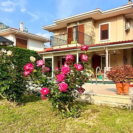 Corner - Conservative W / Pool & Garden In Gocek 4*