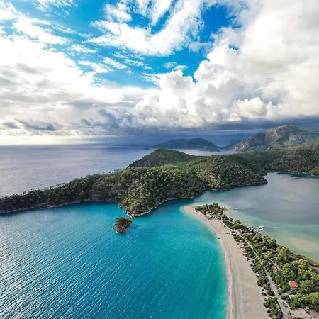 Corner - Conservative W / Pool & Garden In Gocek 4*