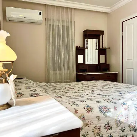 Corner - Conservative W / Pool & Garden In Gocek 4*